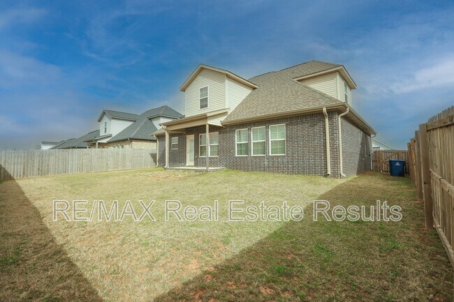 Building Photo - 5911 SW Gentle Winds Ave