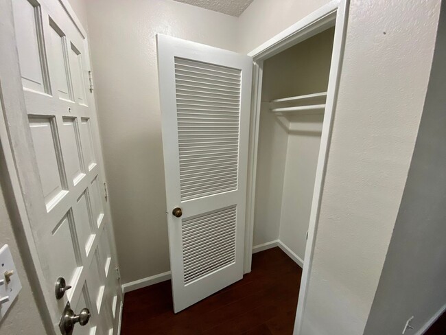 Building Photo - $1,635- New Reduced Price!  Millbrook & Sh...