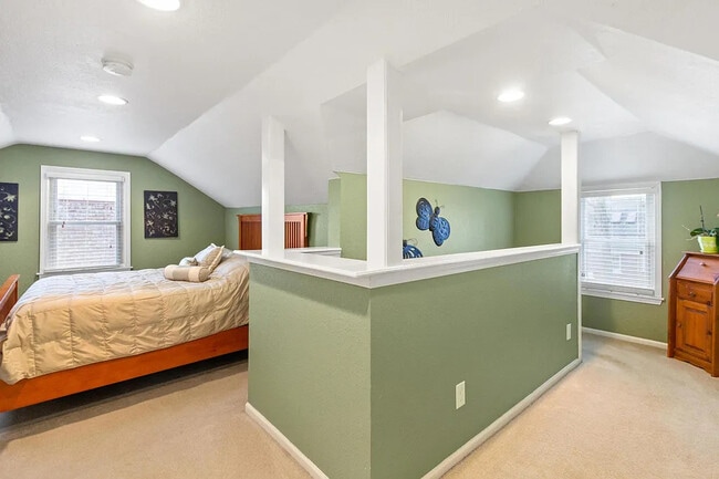 Building Photo - 5651 N Green Bay Ave