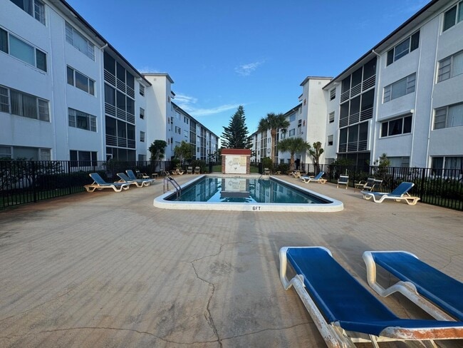 Building Photo - 4500 N Flagler Dr