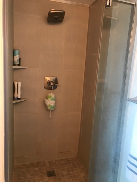 Master Shower - 2333 Kapiolani Blvd