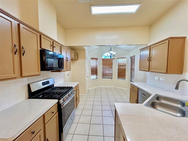 Building Photo - 18523 Spinney Ln