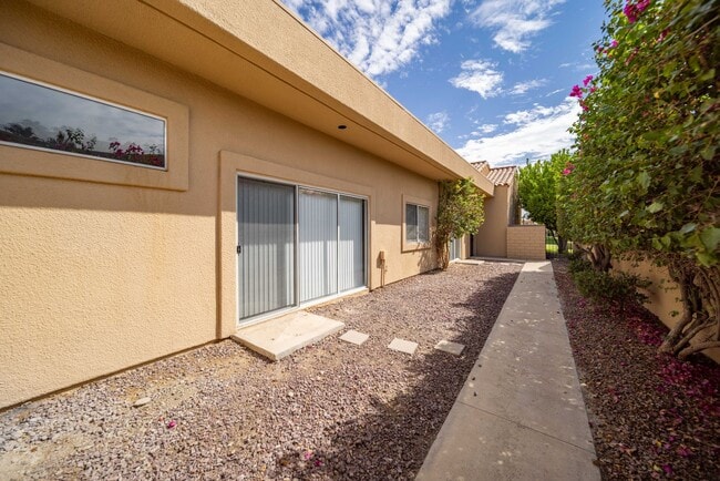Building Photo - Mission Hills Country Club Home