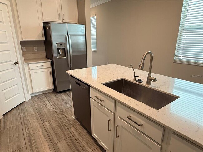 Building Photo - 9800 Little Bluestem Dr