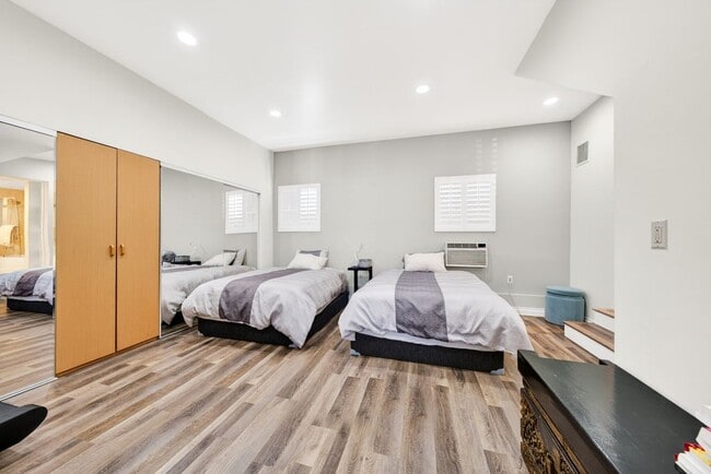 Building Photo - 6257 Bluebell Ave