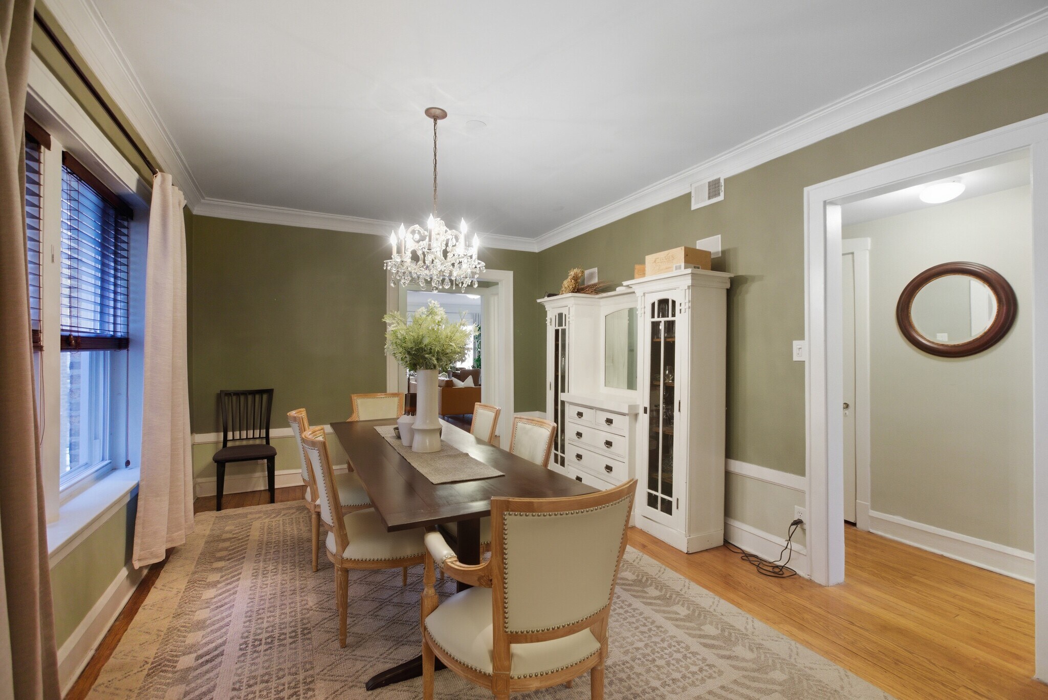 Building Photo - 1624 W Olive Ave