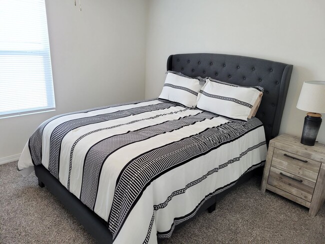 Building Photo - NEW LUXURY ONE BEDROOM APARTMENT FULLY FUR...
