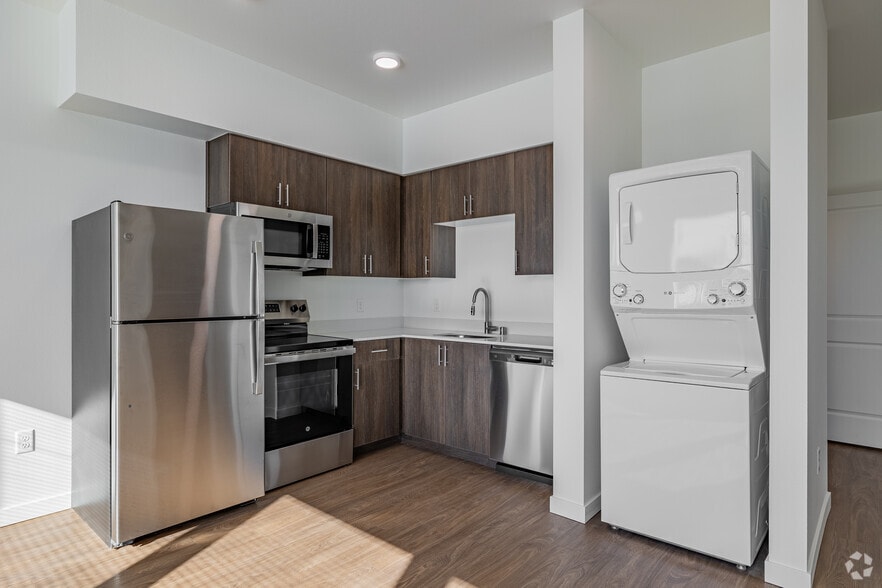 2BR, 1BA - 750SF - Kitchen - NW 99 Apartments