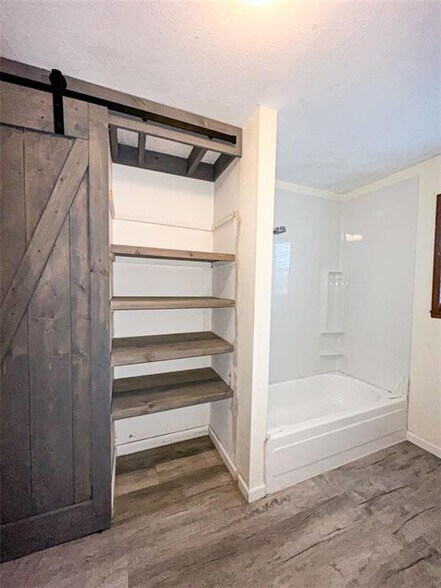 Building Photo - 102 Brenda Ave