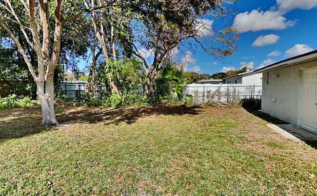 Building Photo - 142 Lynbrook Dr