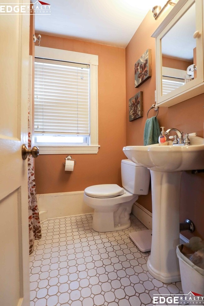 Building Photo - 148 Faneuil St