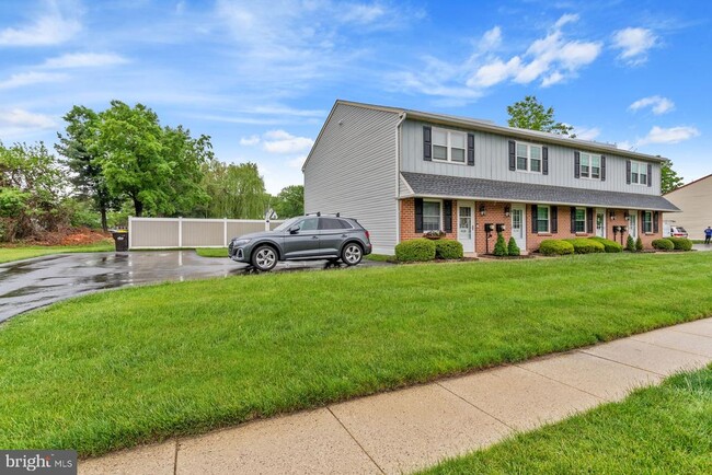 Building Photo - 4520 Rosemarie Dr