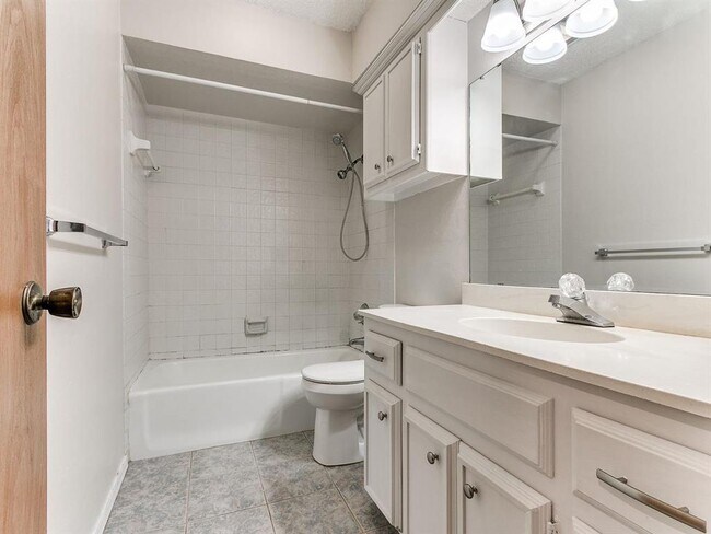 Building Photo - 4721 Persimmon Ct