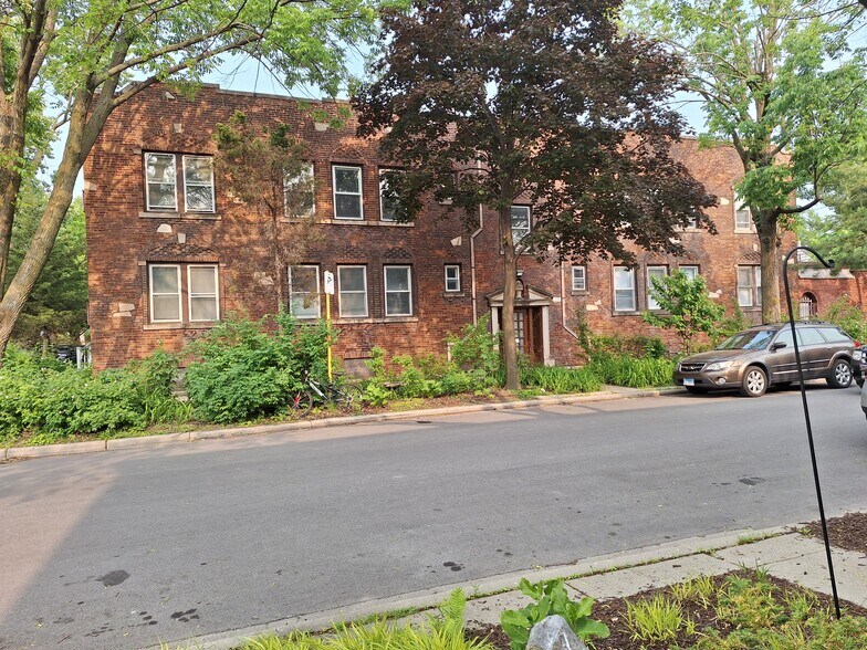 4 flat. 1st floor bottom right apartment - 4215 N Campbell Ave