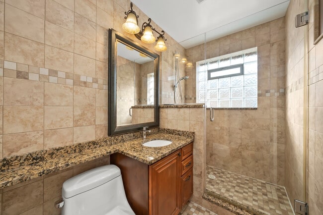 Building Photo - 7432 W Ainslie St