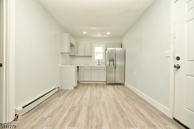 Building Photo - 1012 Sanford Ave