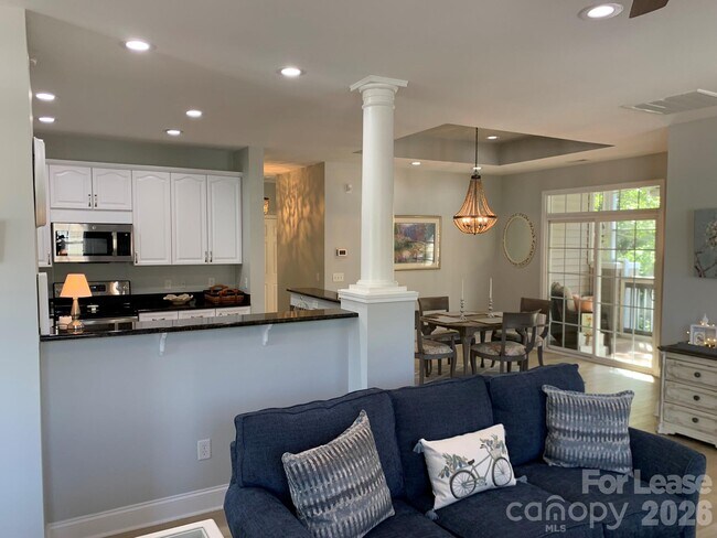 Building Photo - 9033 Rosalyn Glen Rd