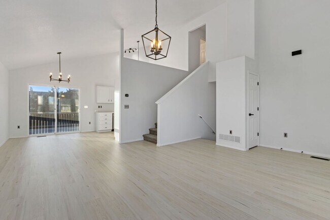 Building Photo - Fully Renovated Single Family Home! Severa...