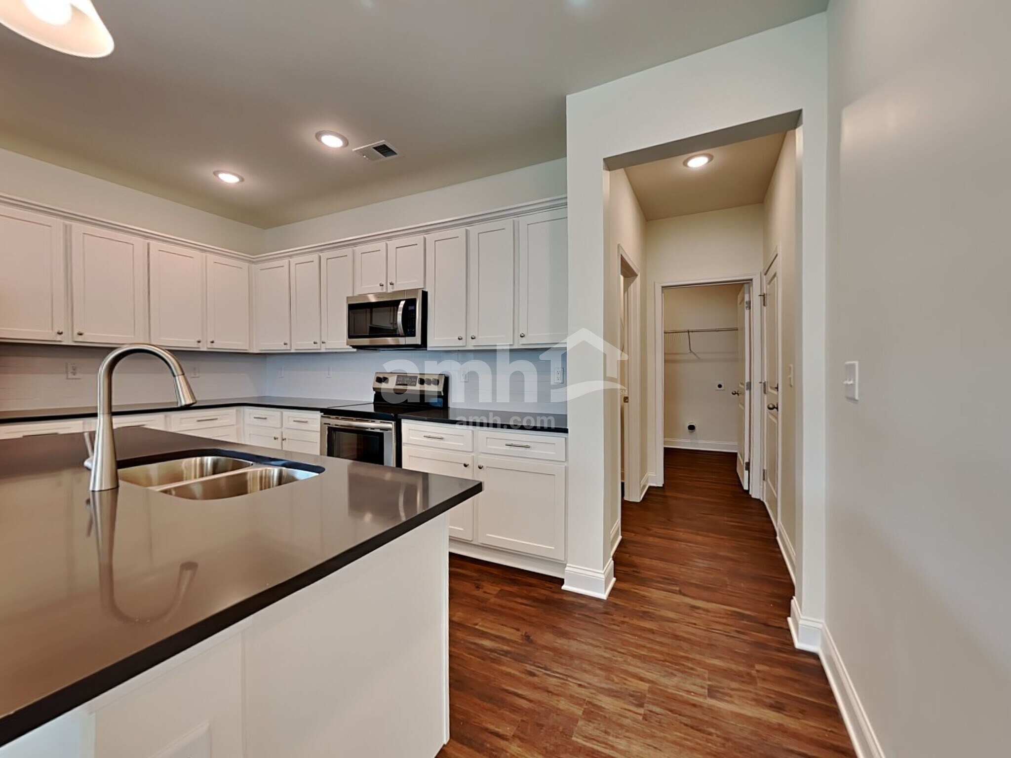 Building Photo - 113 Pecan Dr