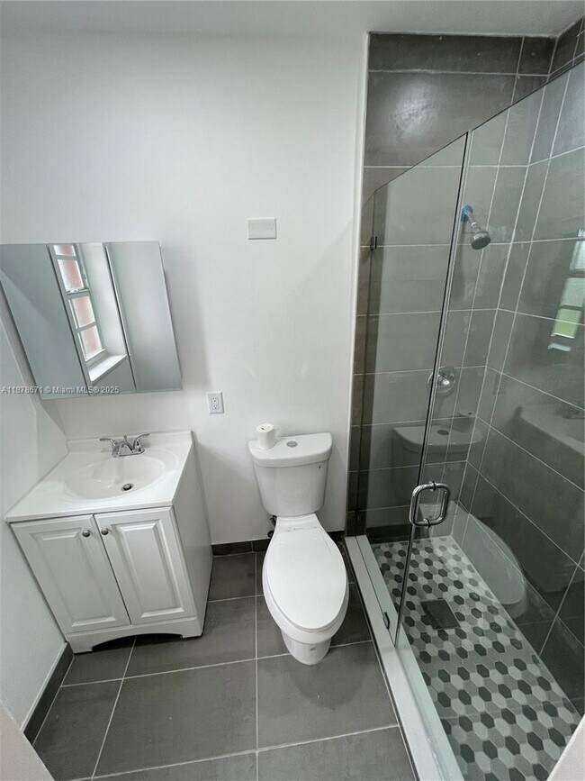 Building Photo - 894 W 69th St