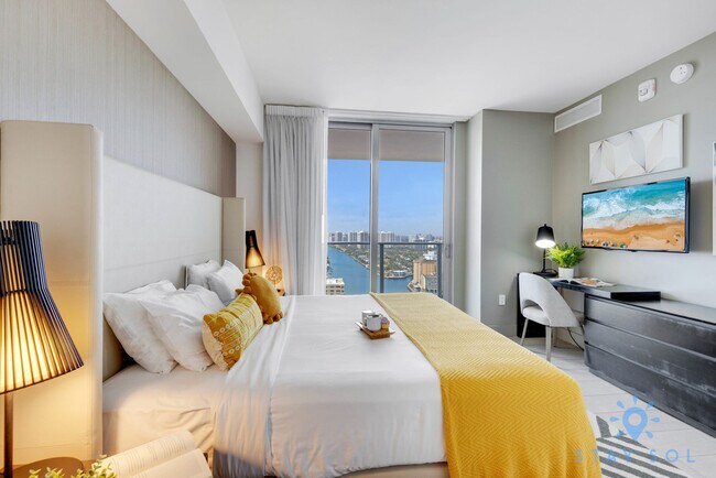 Building Photo - 4010 S Ocean Dr
