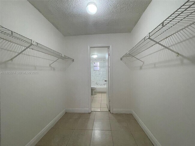 Building Photo - 9375 Fontainebleau Blvd