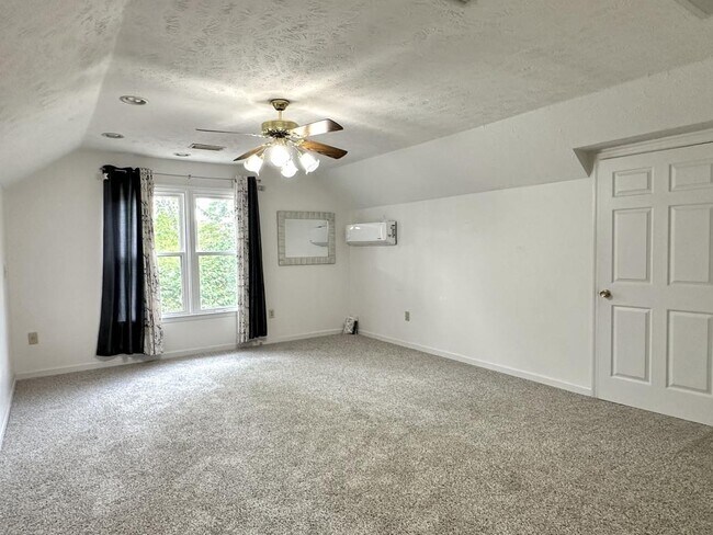 Building Photo - 6604 Kodiak Dr