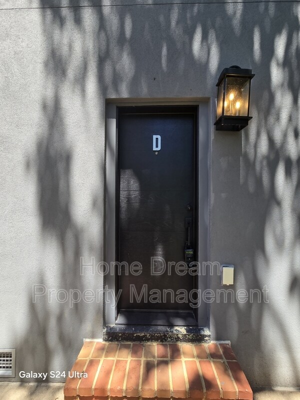 Building Photo - 1401 Charles St