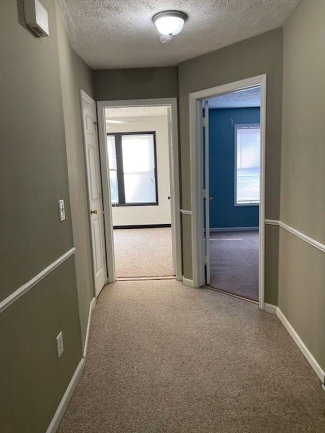 Building Photo - 6800 Willowbrook Dr