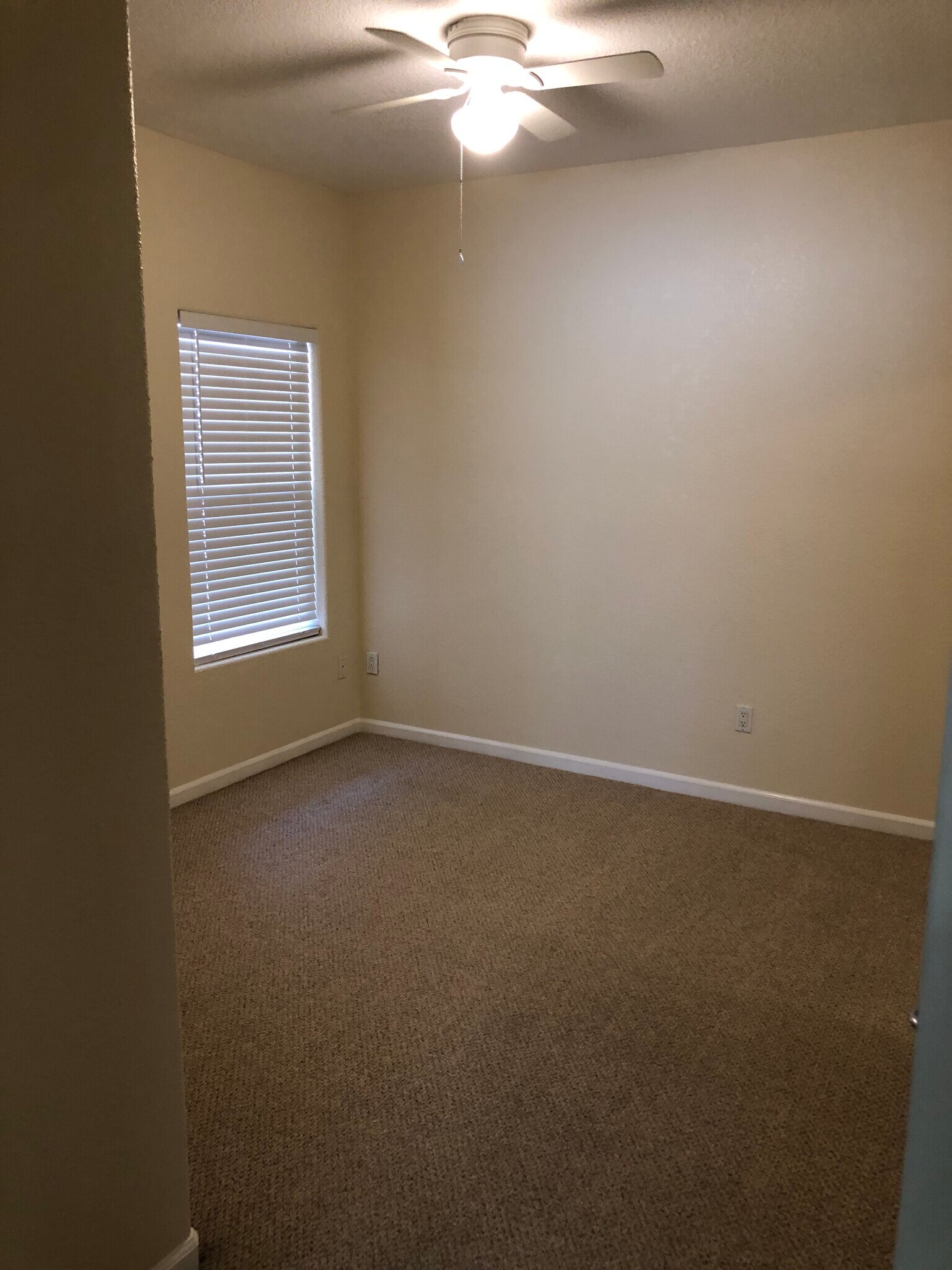 Building Photo - 10001 Woodcreek Oaks Blvd