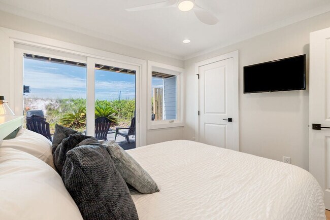 Building Photo - 100 S Spooky Ln