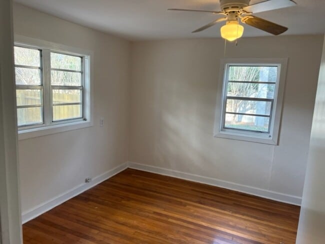 Building Photo - 1208 Cloverlawn Ave