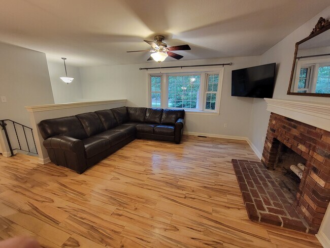 Building Photo - 42 Forest Dr