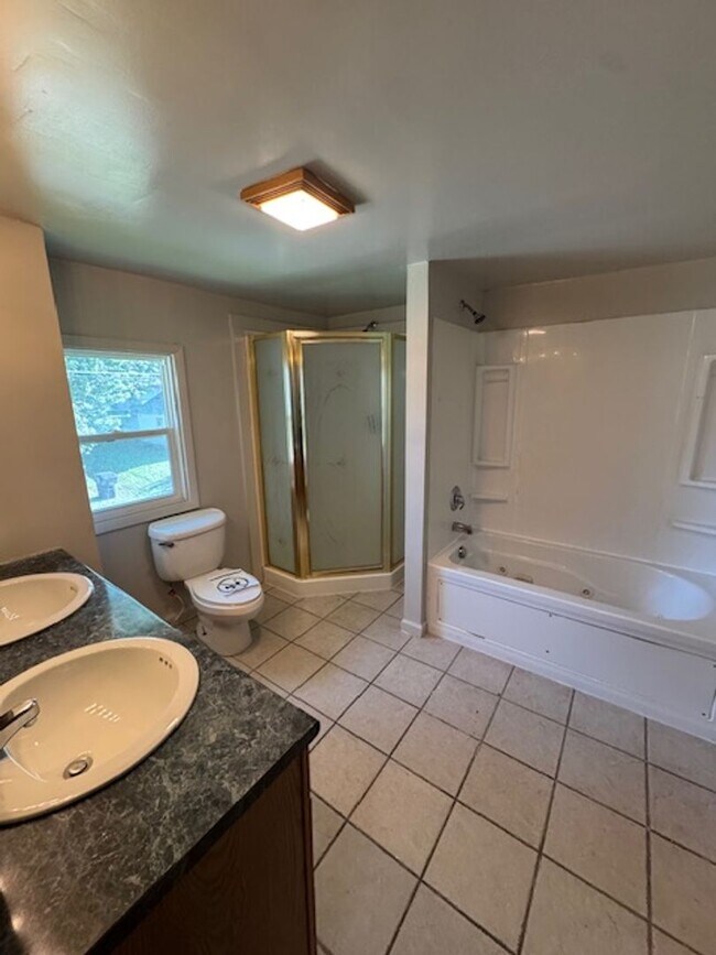 Building Photo - 1626 Kelly Dr