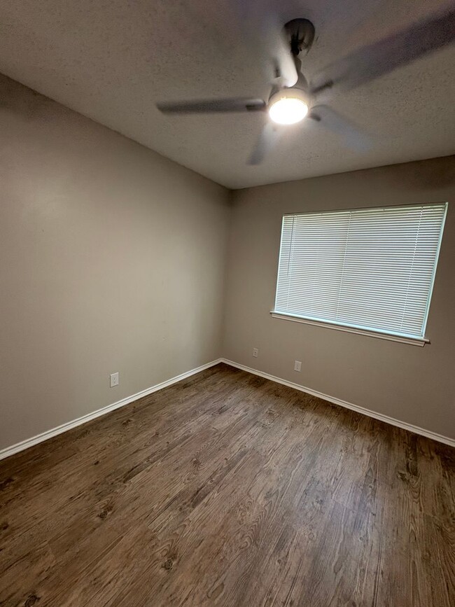 Building Photo - Newly Renovated Duplex - Northwest San Ant...