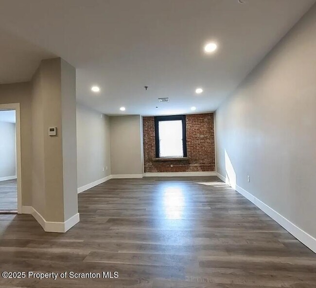 Building Photo - 205 N Washington Ave