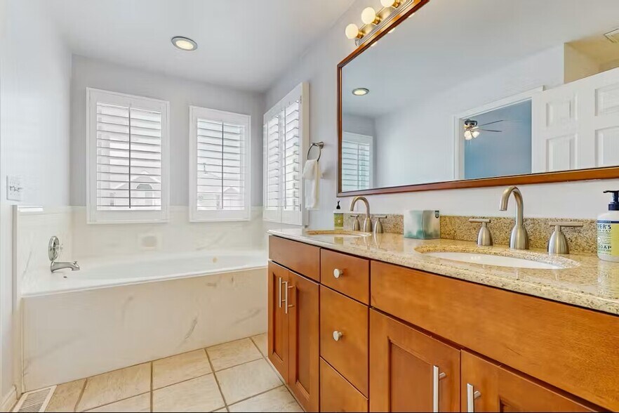 Building Photo - 8149 S Clover Spring Ln