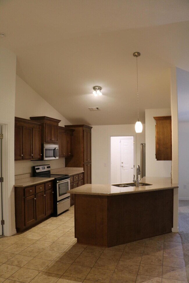 Building Photo - 8202 Pamplona St
