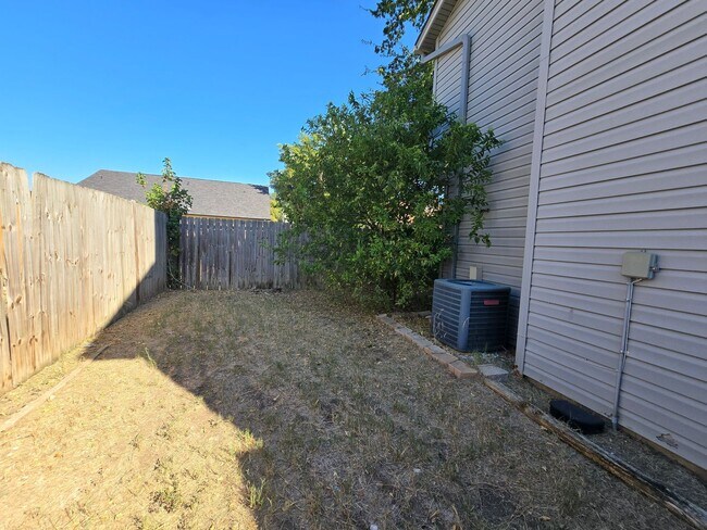 Building Photo - 8810 Springmail Cir