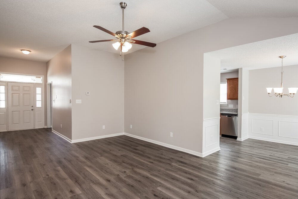 Building Photo - 11518 Larix Dr