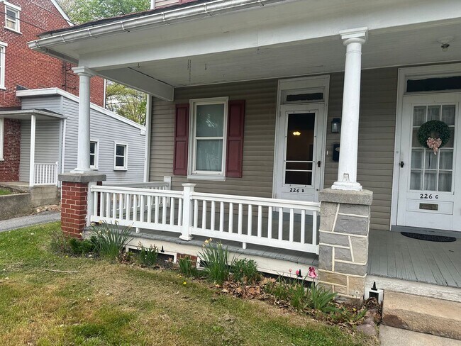 Building Photo - 226 E High St