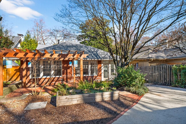 Building Photo - 719 Elmont Dr