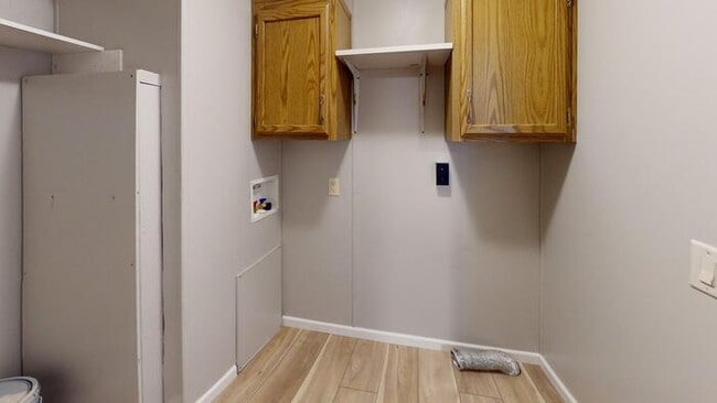 Building Photo - 147 American Ave