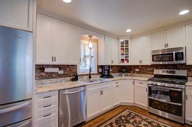 Building Photo - 501 Lincoln Ave