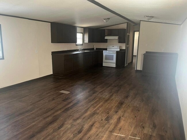 Building Photo - 3 Bed 2 Bath Mobile Home Available for Rent