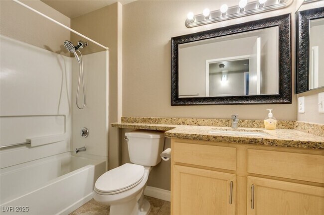 Building Photo - 950 Seven Hills Dr