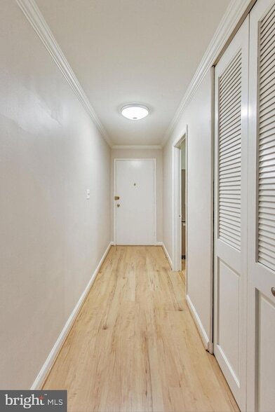 Building Photo - 10501 Montrose Ave