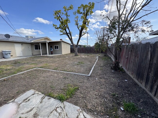 Building Photo - Newly remodeled house on a corner lot!!