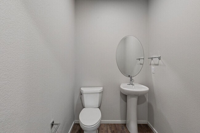 Building Photo - Students Welcome! Two Story 3 Bed 2.5 Bath Town Home North Fort Collins