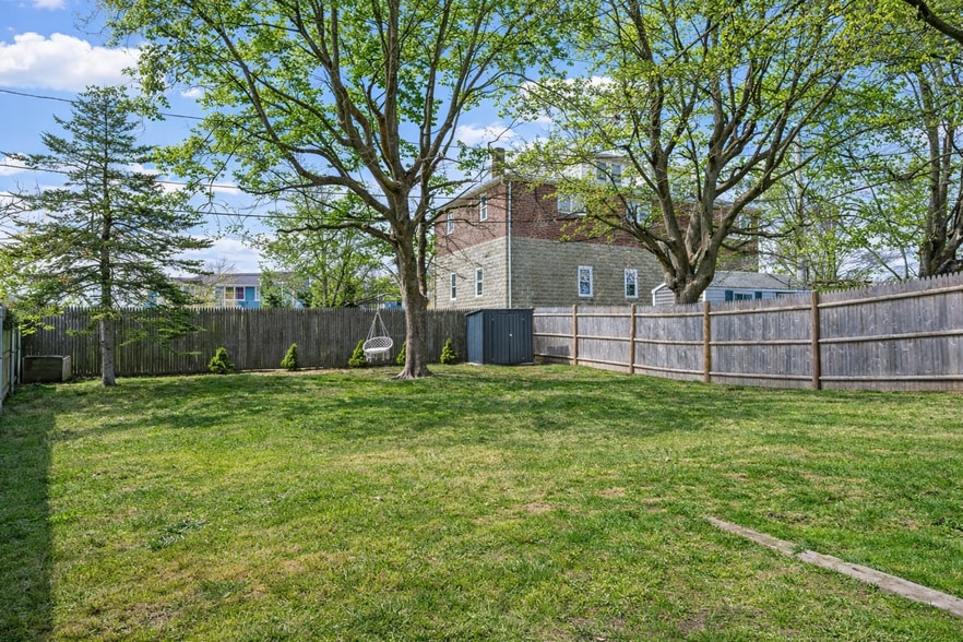 Building Photo - 7 Shangri La Ln